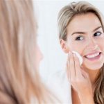 Langkah-langkah Membersihkan Wajah yang Baik Seusai Makeup Seharian
