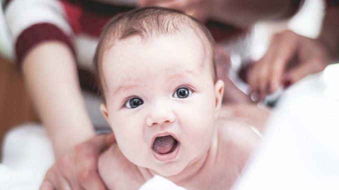 5 Nama Bayi Laki-Laki yang Terinsiprasi dari Bahasa Indonesia
